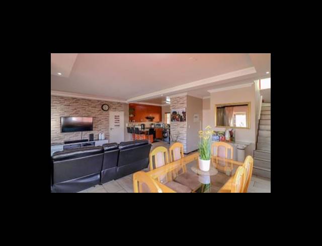 3 BEDROOM TOWNHOUSE FOR SALE IN GLENVISTA